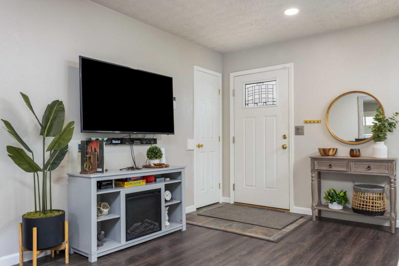 Updated Townhome Near Airport And Shopping! Anchorage Exterior photo